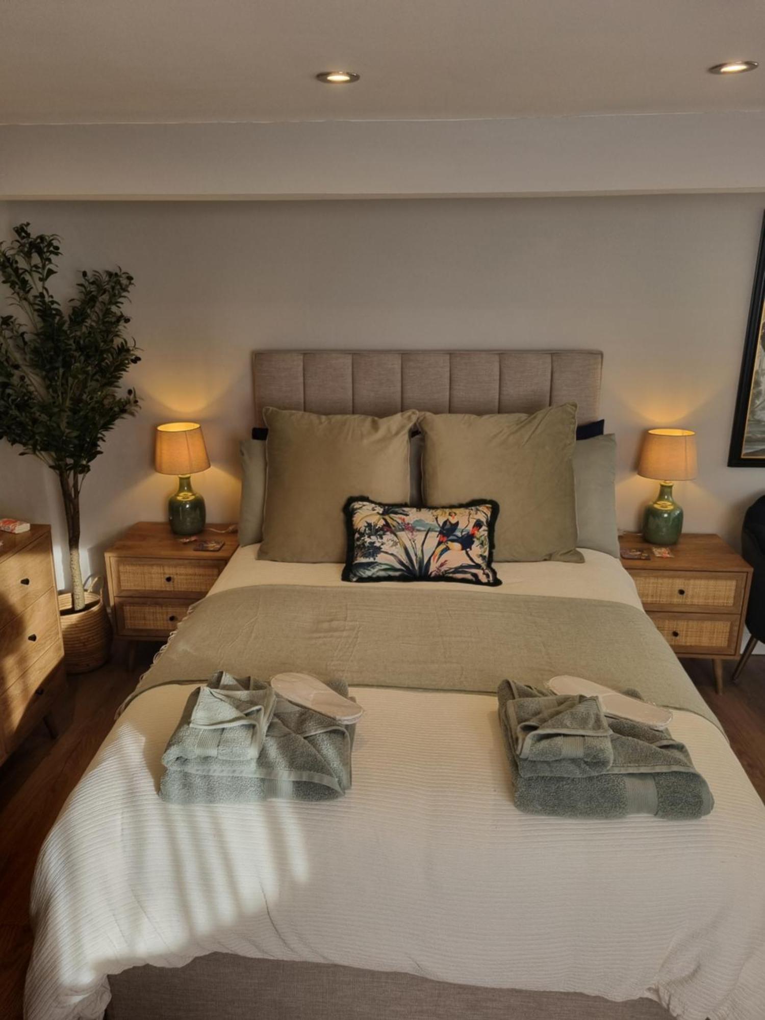 Castle Ings Jem Hotel แนร์สเบอเรอ ภายนอก รูปภาพ
